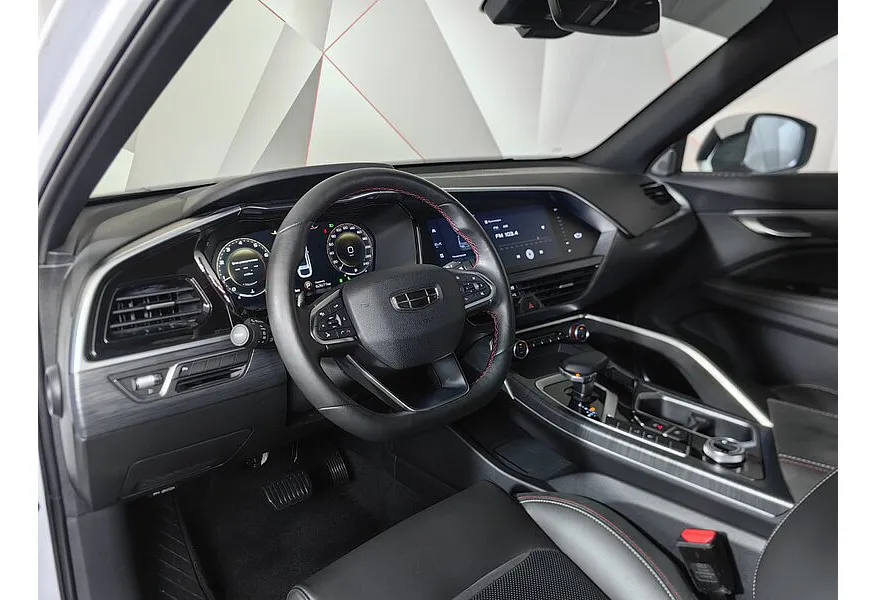 Geely Tugella 2.0 AT AWD (238 л.с.) Flagship Белый в АВИЛОН. Слайд №18