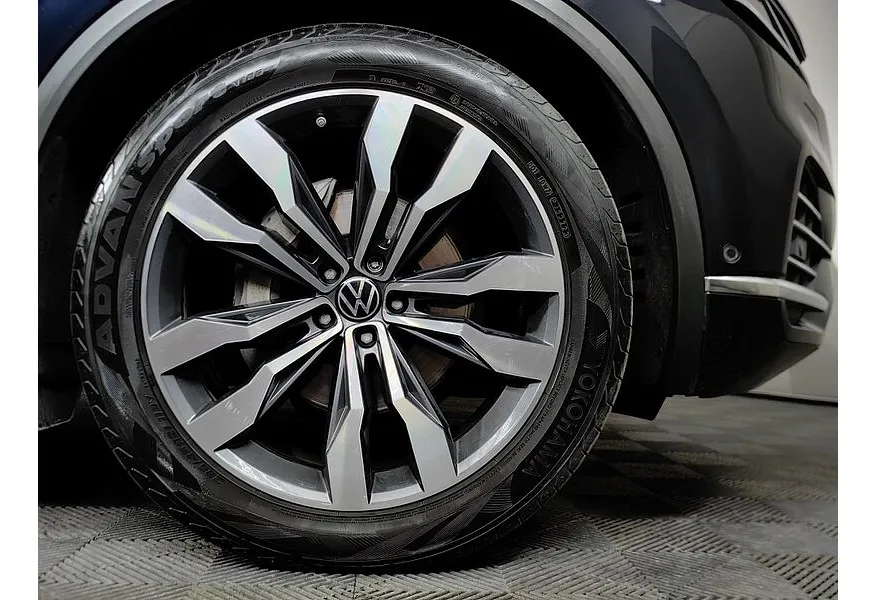 Volkswagen Touareg 3.0 V6 TDI Tiptronic 4Motion (249 л.с.) Exclusive Черный в АВИЛОН. Слайд №9