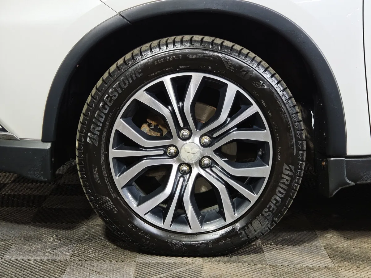 Mitsubishi Outlander 2.0 CVT 4WD (146 л.с.) Instyle E29 Белый в АВИЛОН. Слайд №9