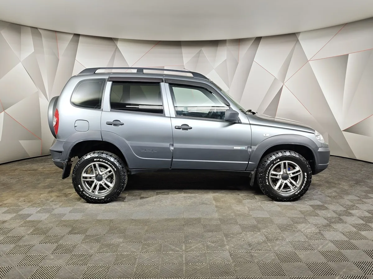 Chevrolet Niva 1.7 MT (80 л.с.) Серый в АВИЛОН. Слайд №6