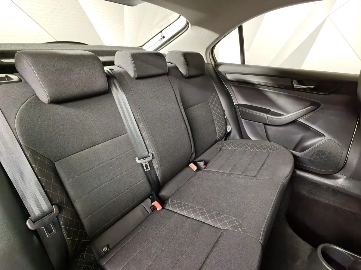 Skoda Rapid 1.6 AT (110 л.с.) Белый в АВИЛОН. Слайд №17