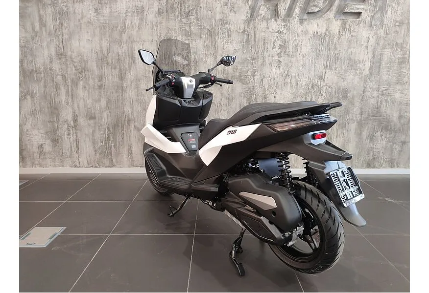 VOGE SR3 245 см³ (26 л.с.) 245 Белый в АВИЛОН. Слайд №5