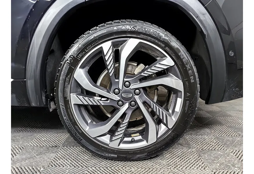 Geely Monjaro 2.0T 8AT 4WD (238 л.с.) Flagship Черный в АВИЛОН. Слайд №9