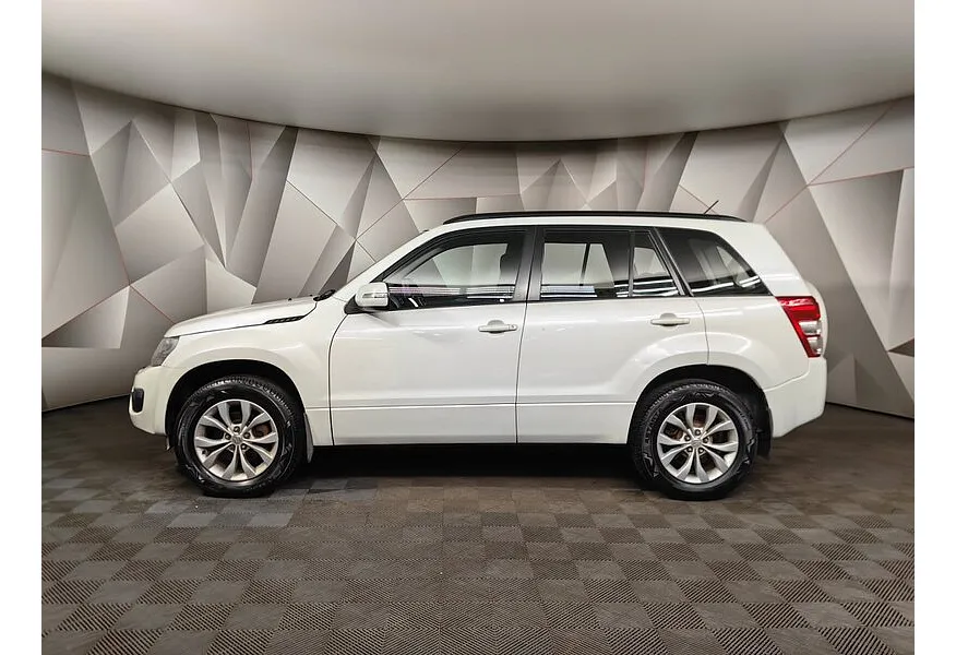 Suzuki Grand Vitara 2.0 AT (140 л.с.) Белый в АВИЛОН. Слайд №3