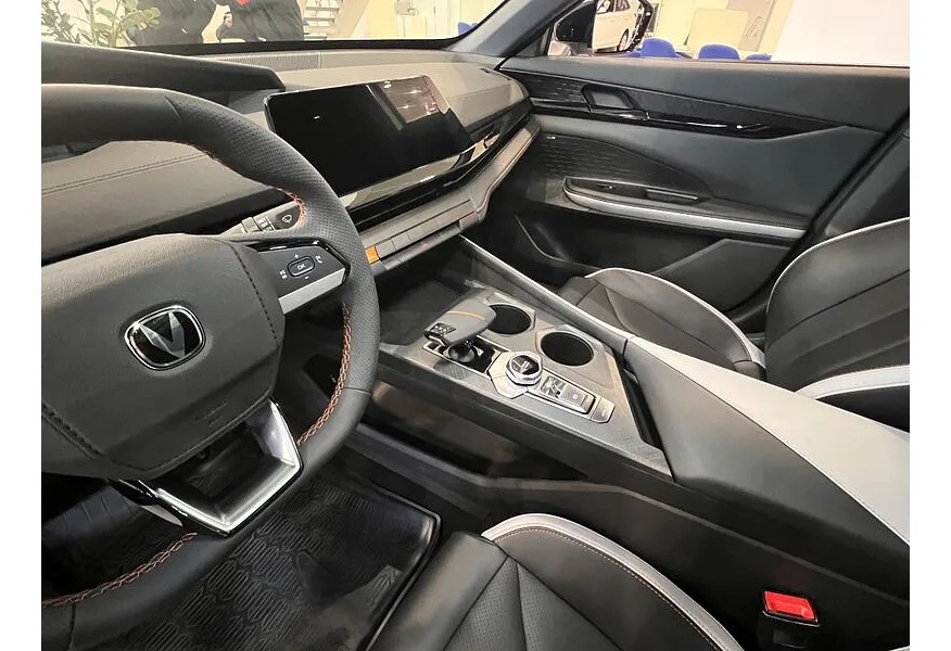 Changan UNI-V 1.5 AMT (181 л.с.) Tech Белый в АВИЛОН. Слайд №9