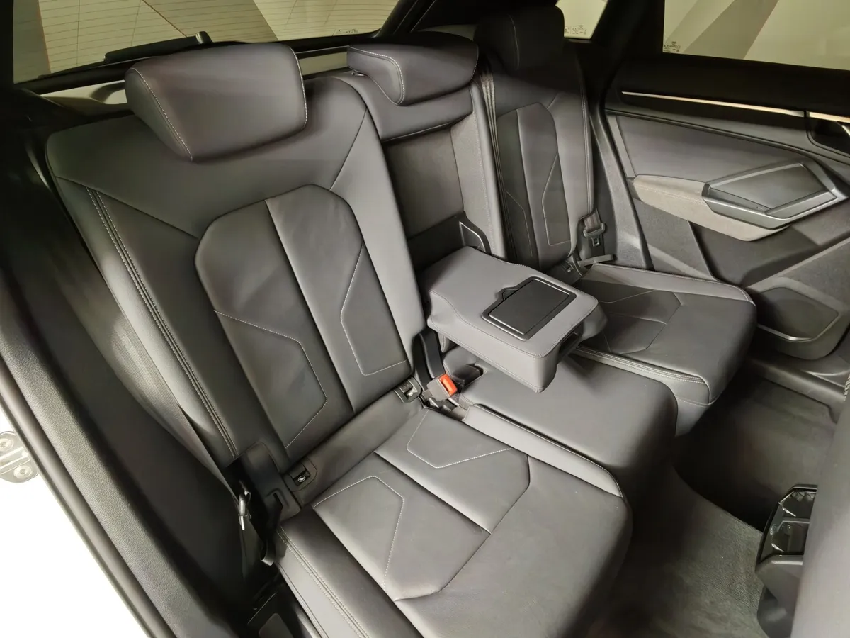 Audi Q3 2.0 TFSI S tronic quattro (180 л.с.) Design Белый в АВИЛОН. Слайд №17