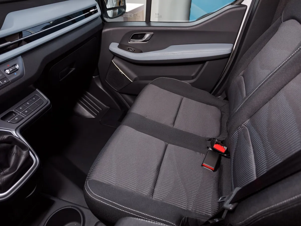 Foton View 2.0D 6MT RWD (159 л.с.) H1 1990 Серебристый в АВИЛОН. Слайд №4