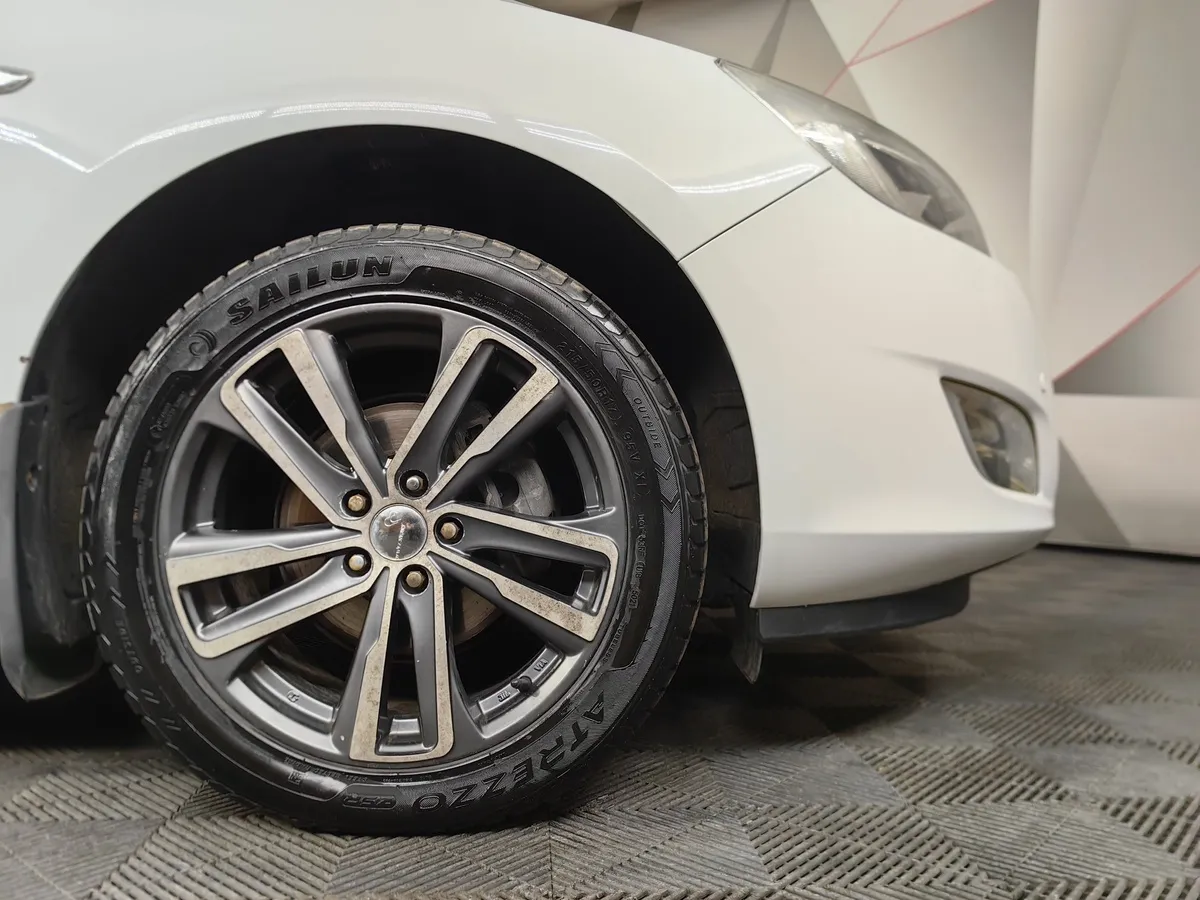Opel Astra 1.6 MT (115 л.с.) Белый в АВИЛОН. Слайд №9
