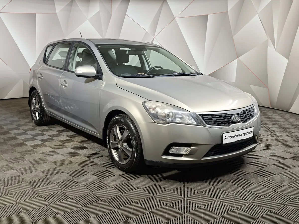 Kia Ceed 1.6 AT (122 л.с.) Люкс Серебристый в АВИЛОН. Слайд №3