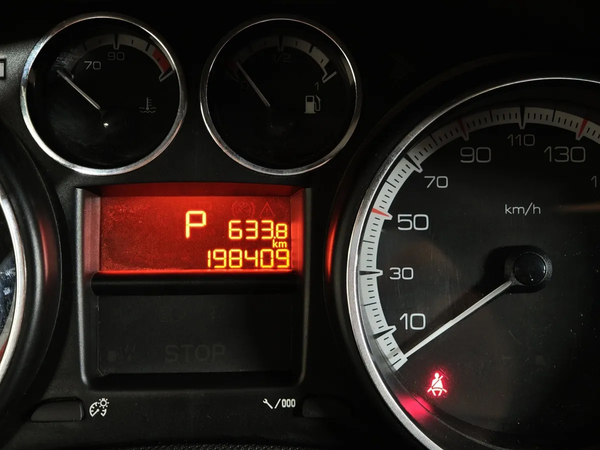 Peugeot 408 1.6 VTi AT (120 л.с.) Style Красный в АВИЛОН. Слайд №14