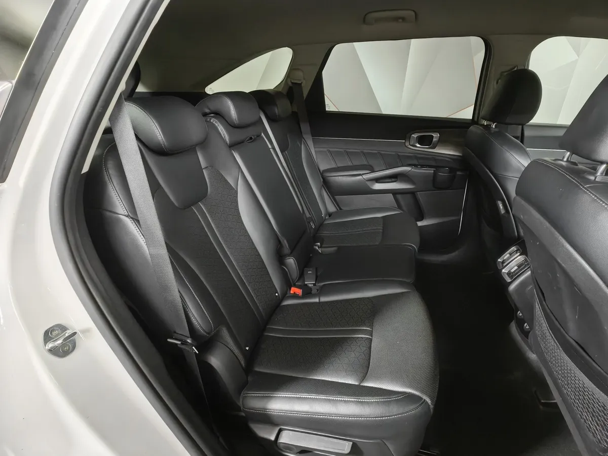 Kia Sorento 2.5 MPI 4WD AT (180 л.с.) Luxe Белый в АВИЛОН. Слайд №15