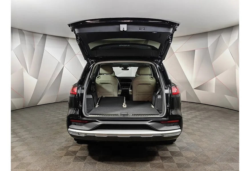 Audi Q6 2.5 TFSI S-tronic quattro (299 л.с.) Roadjet Cloud Type Feather Forest Suit Черный в АВИЛОН. Слайд №12