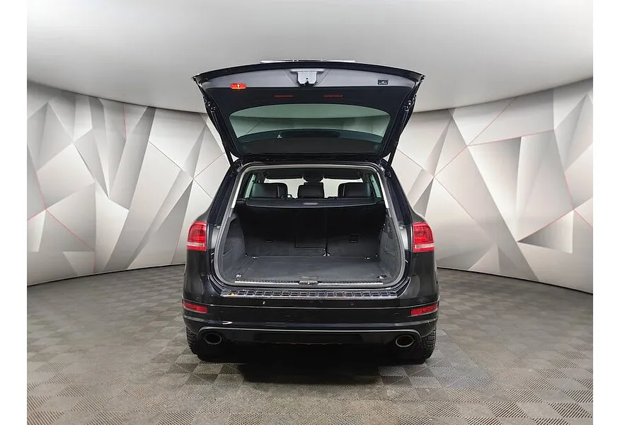 Volkswagen Touareg 3.0 TDI Tiptronic 4Motion (245 л.с.) V6 TDI Черный в АВИЛОН. Слайд №12