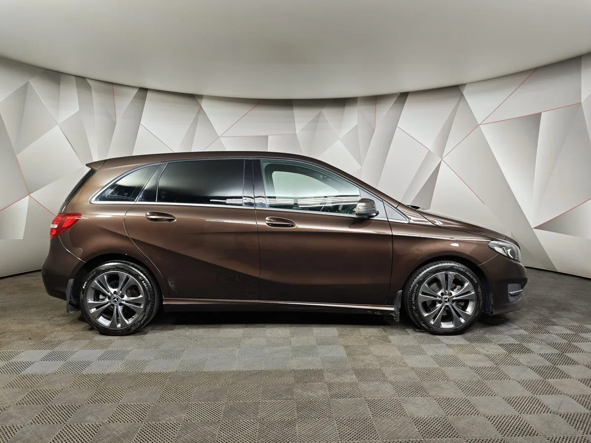 Mercedes-Benz B-Класс B 180 MT (122 л.с.) Коричневый в АВИЛОН. Слайд №6