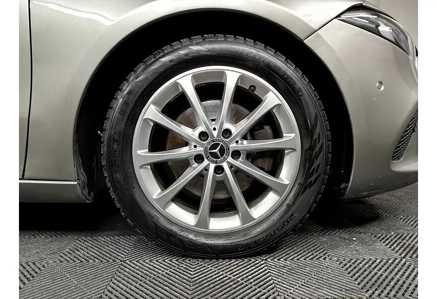 Mercedes-Benz A-Класс A 200 7G-DCT (150 л.с.) Progressive Серебристый в АВИЛОН. Слайд №9