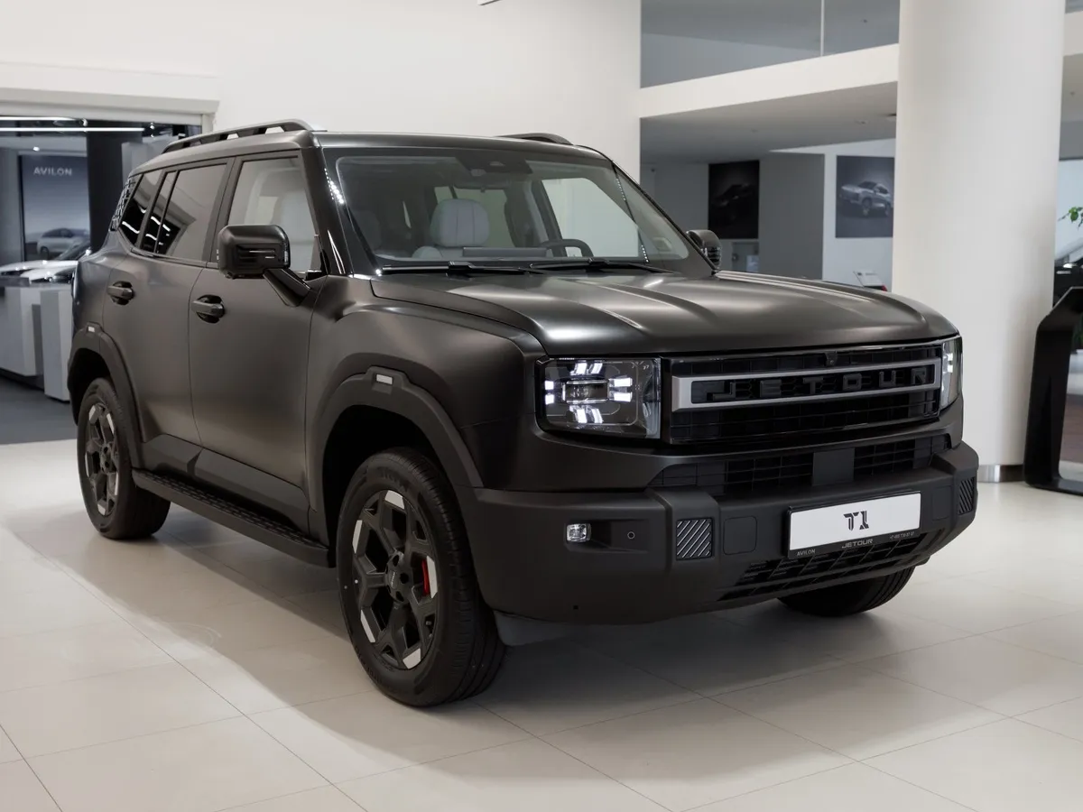 JETOUR T1 2.0T AT 4WD (245 л.с.) Лимитированная серия Черный в АВИЛОН. Слайд №2