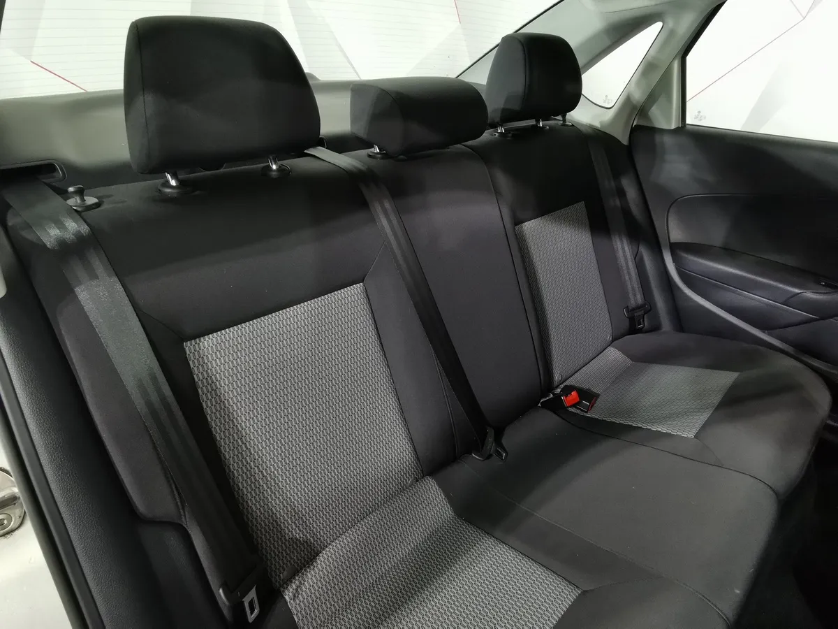 Volkswagen Polo 1.6 Tiptronic (105 л.с.) Comfortline Серебристый в АВИЛОН. Слайд №16