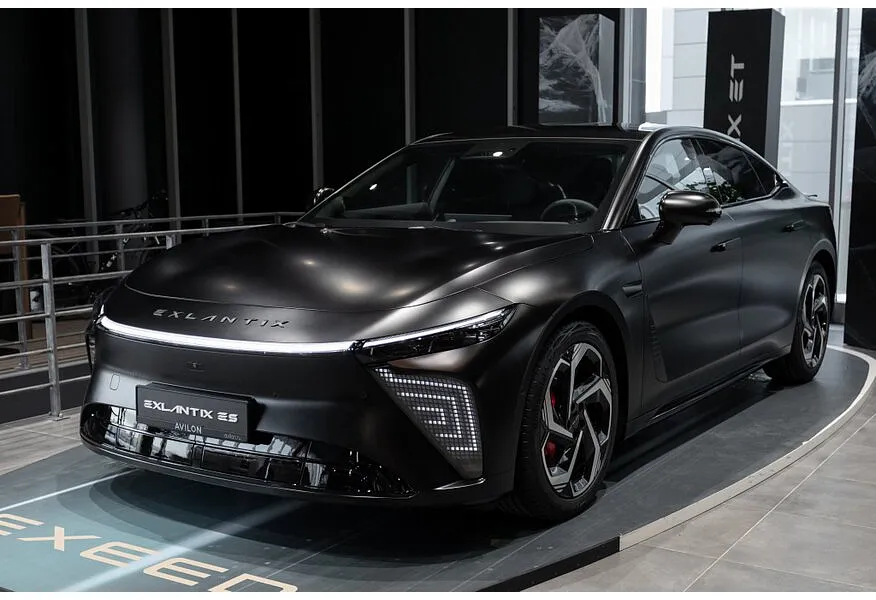 АВИЛОН - EXEED Exlantix ES 1.5 DHT 4WD (469 л.с.) REEV Sport Черный - slide 9760119