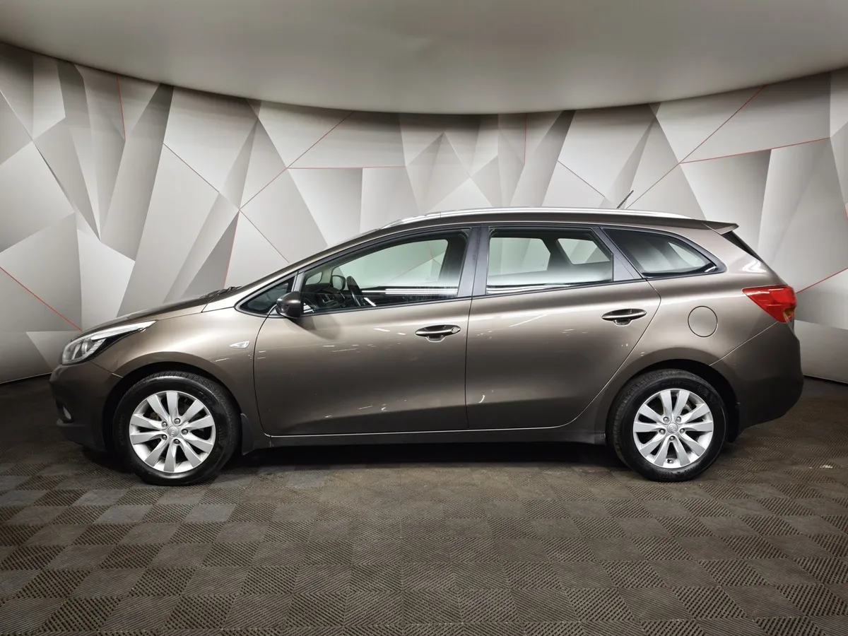Kia Ceed 1.6 MT (122 л.с.) Коричневый в АВИЛОН. Слайд №5