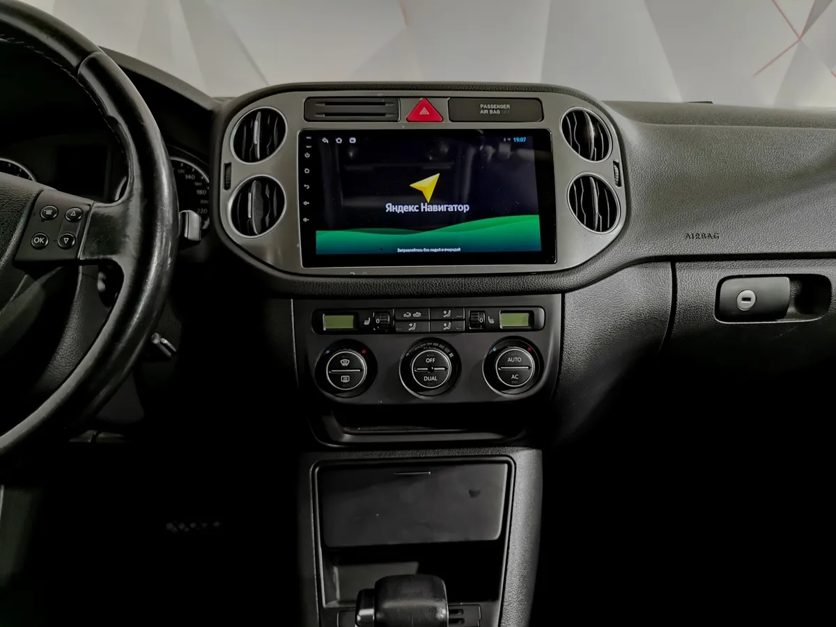 Volkswagen Tiguan 2.0 TSI 4Motion AT (170 л.с.) Track & Field Черный в АВИЛОН. Слайд №14