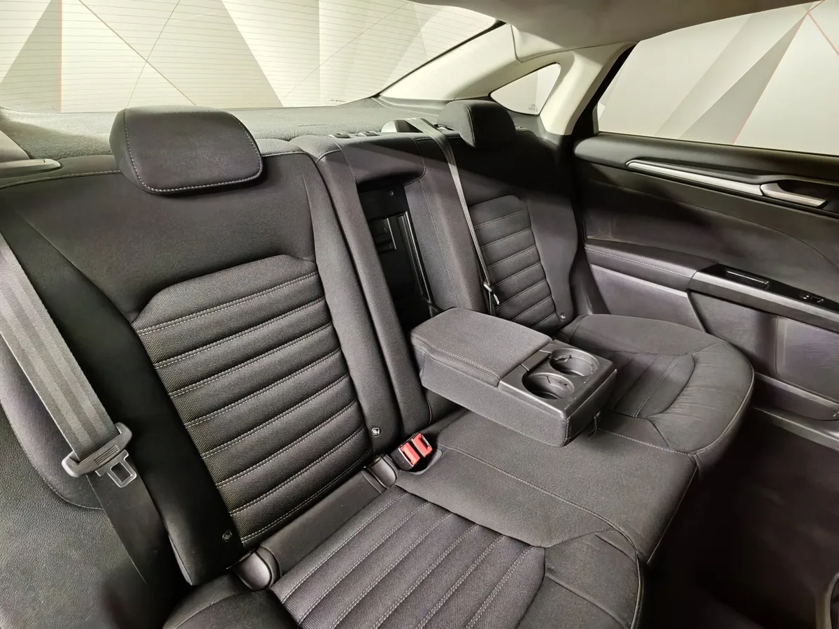Ford Mondeo 2.5 AT (149 л.с.) Ambiente Черный в АВИЛОН. Слайд №17
