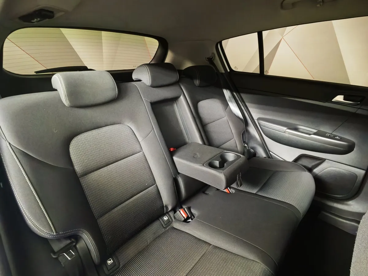 Kia Sportage 2.0 MPI AT 4WD (150 л.с.) Luxe Белый в АВИЛОН. Слайд №17