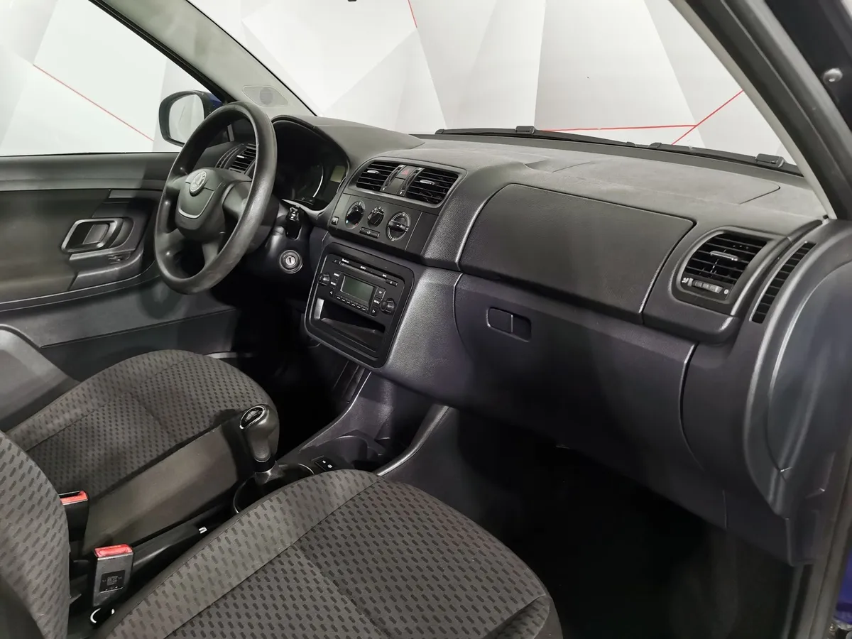 Skoda Fabia 1.2 MT (70 л.с.) Синий в АВИЛОН. Слайд №11
