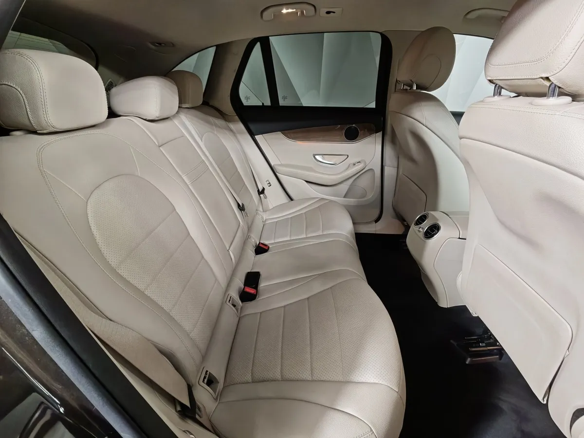 Mercedes-Benz GLC 300 9G-TRONIC 4MATIC (245 л.с.) Коричневый в АВИЛОН. Слайд №15