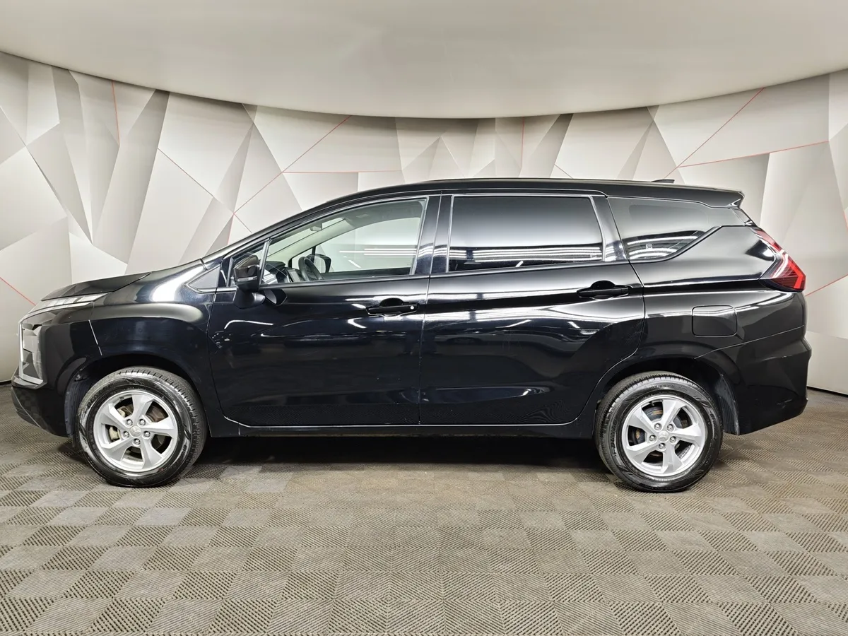 Mitsubishi Xpander 1.5 AT 2WD 7-Seat (105 л.с.) Medium Line Черный в АВИЛОН. Слайд №5