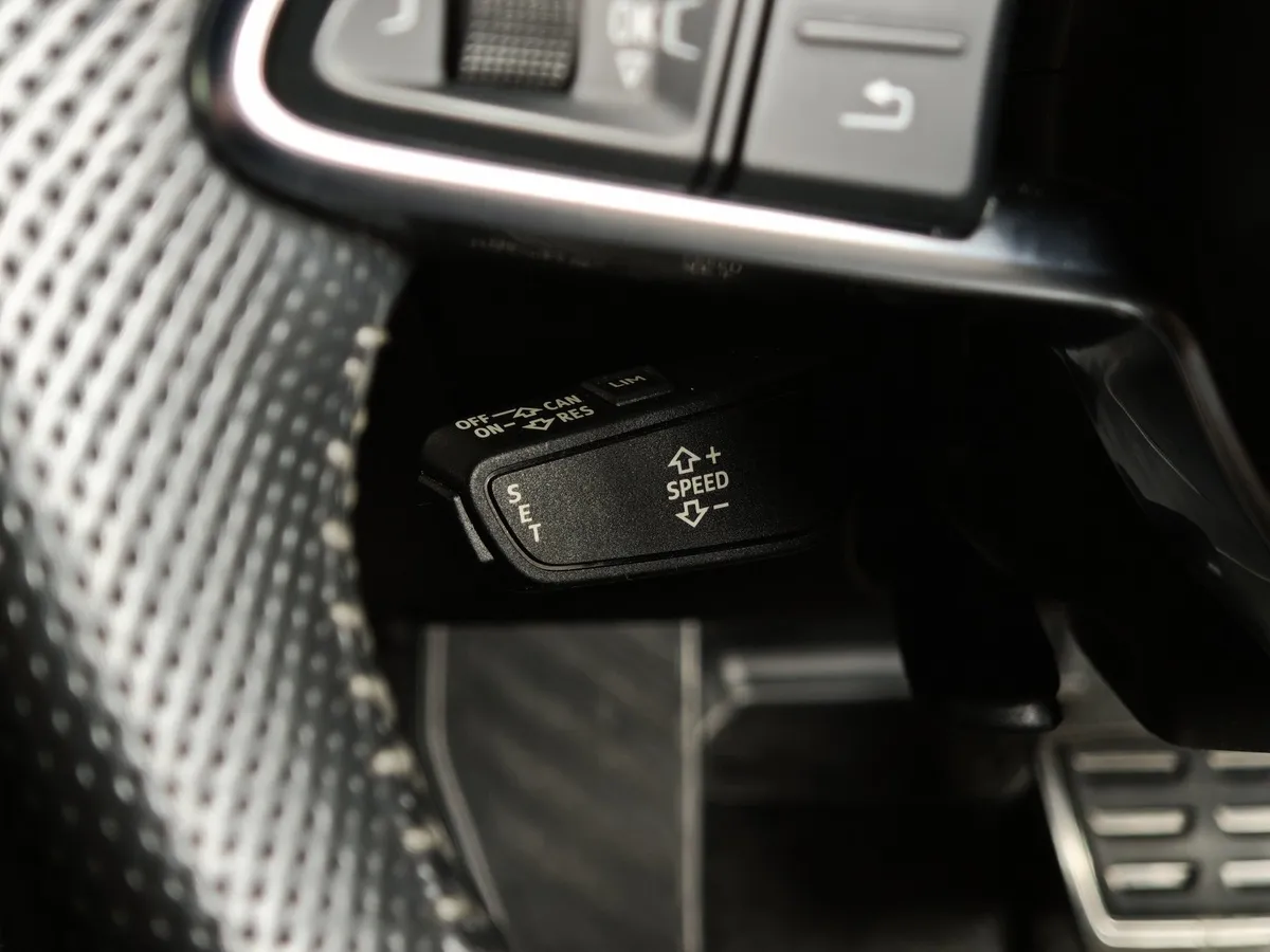 Audi TT 1.8 TFSI S tronic (180 л.с.) Белый в АВИЛОН. Слайд №22