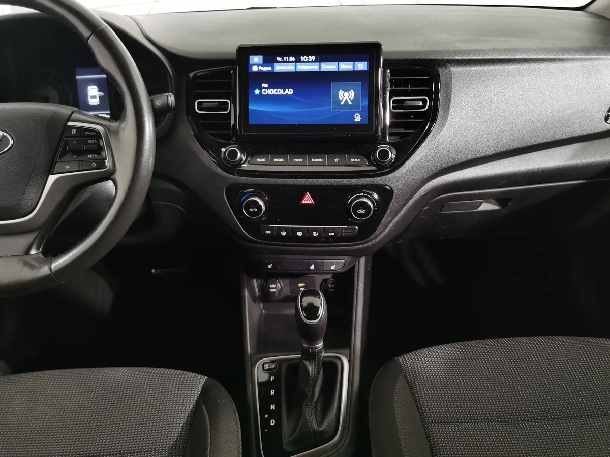 Hyundai Solaris 1.6 AT (123 л.с.) Comfort + Light Черный в АВИЛОН. Слайд №14