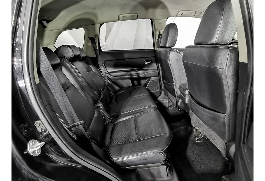Mitsubishi Outlander 2.4 CVT 4WD (167 л.с.) Черный в АВИЛОН. Слайд №16