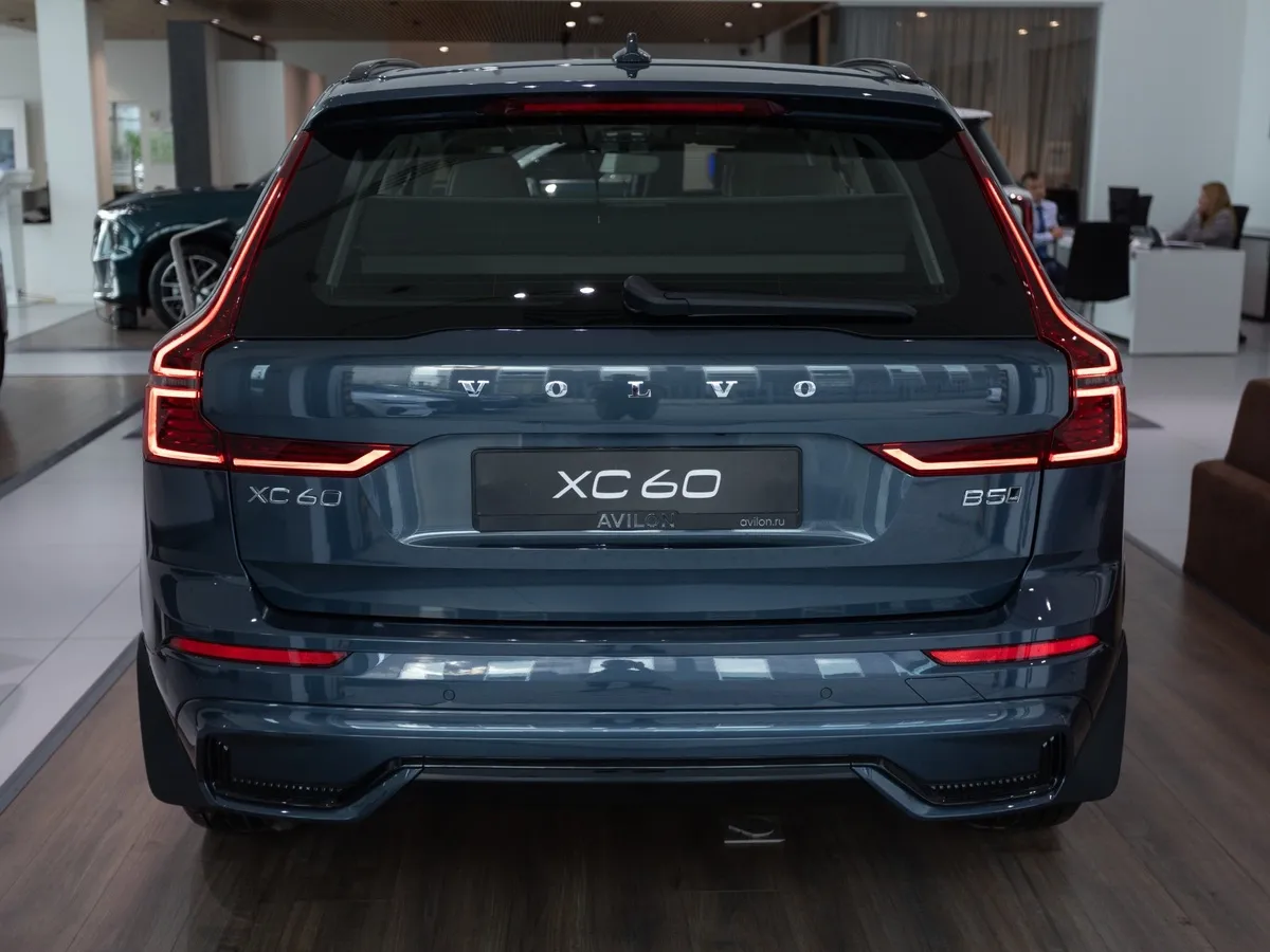 Volvo XC60 2.0 B5 8AT AWD (250 л.с.) Ultra Dark Синий в АВИЛОН. Слайд №4