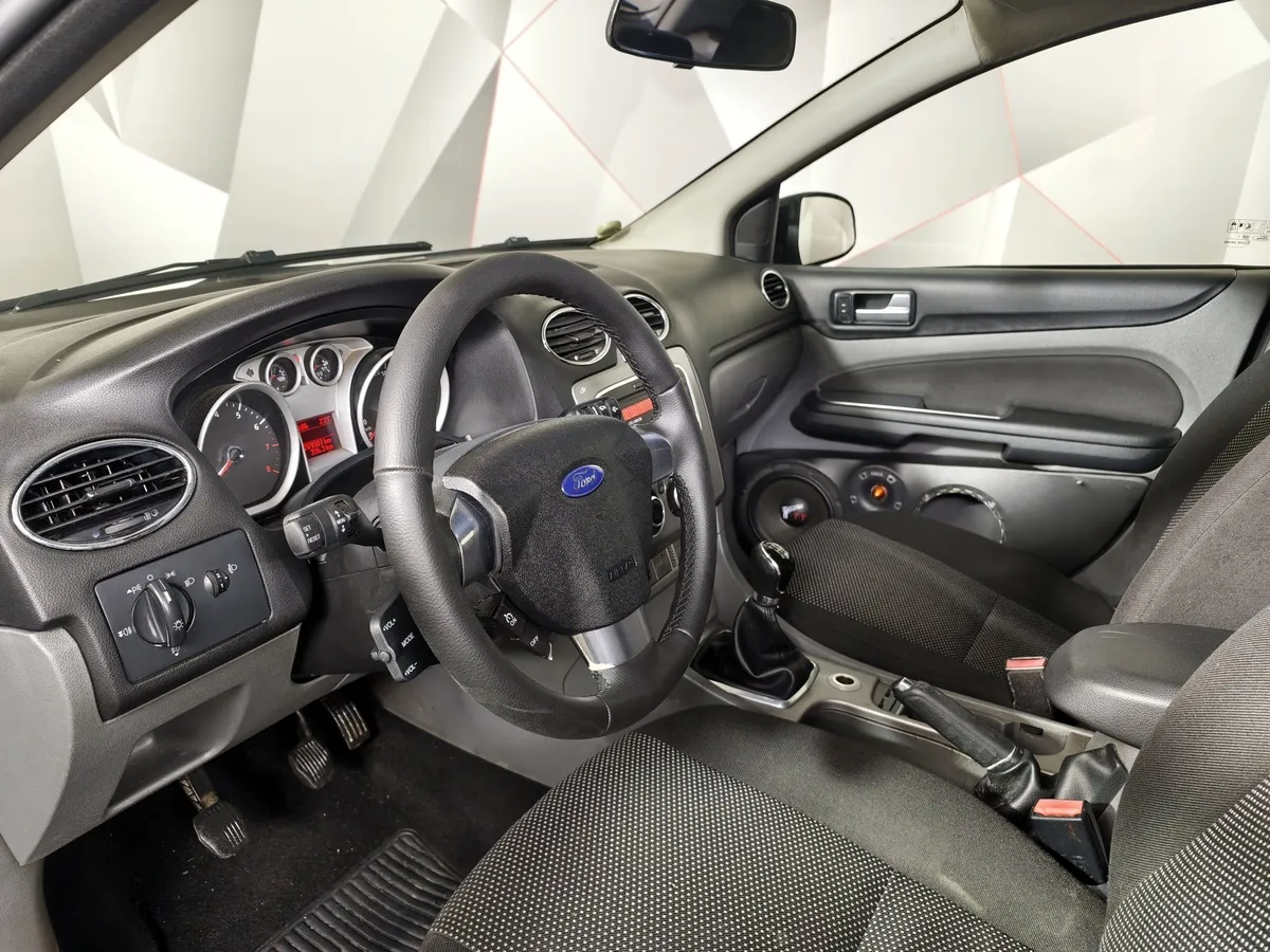 Ford Focus 1.6 MT (101 л.с.) Черный в АВИЛОН. Слайд №18