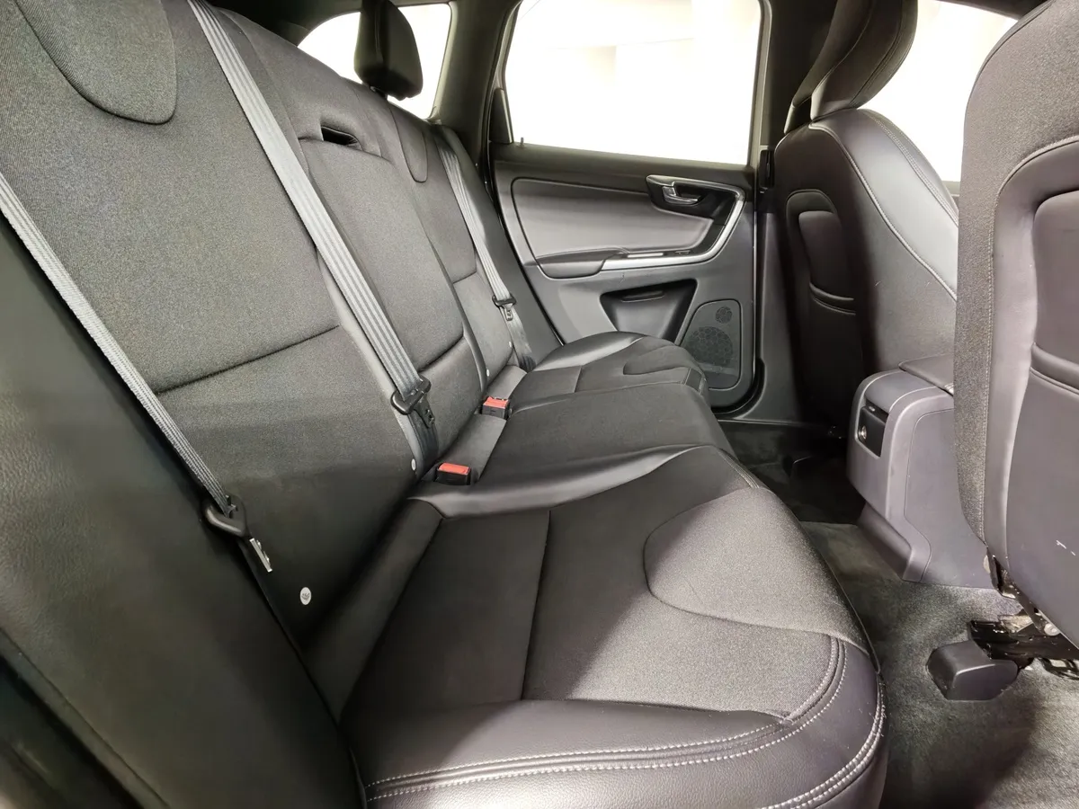 Volvo XC60 2.4 D4 Geartronic AWD (190 л.с.) Белый в АВИЛОН. Слайд №16