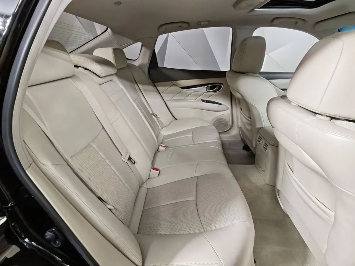 Infiniti M-Series M25 AT (222 л.с.) Premium Черный в АВИЛОН. Слайд №16