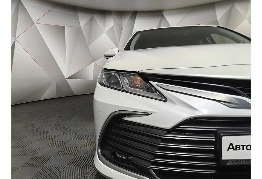 Toyota Camry 2.5 AT (206 л.с.) Ultimate Белый в АВИЛОН. Слайд №10