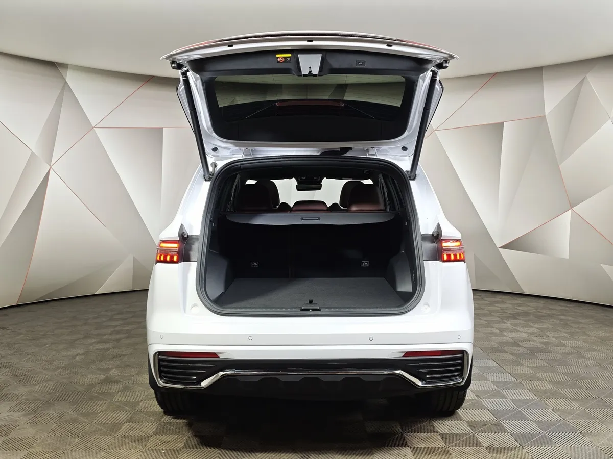 Geely Monjaro 2.0T 8AT 4WD (238 л.с.) Flagship Белый в АВИЛОН. Слайд №12