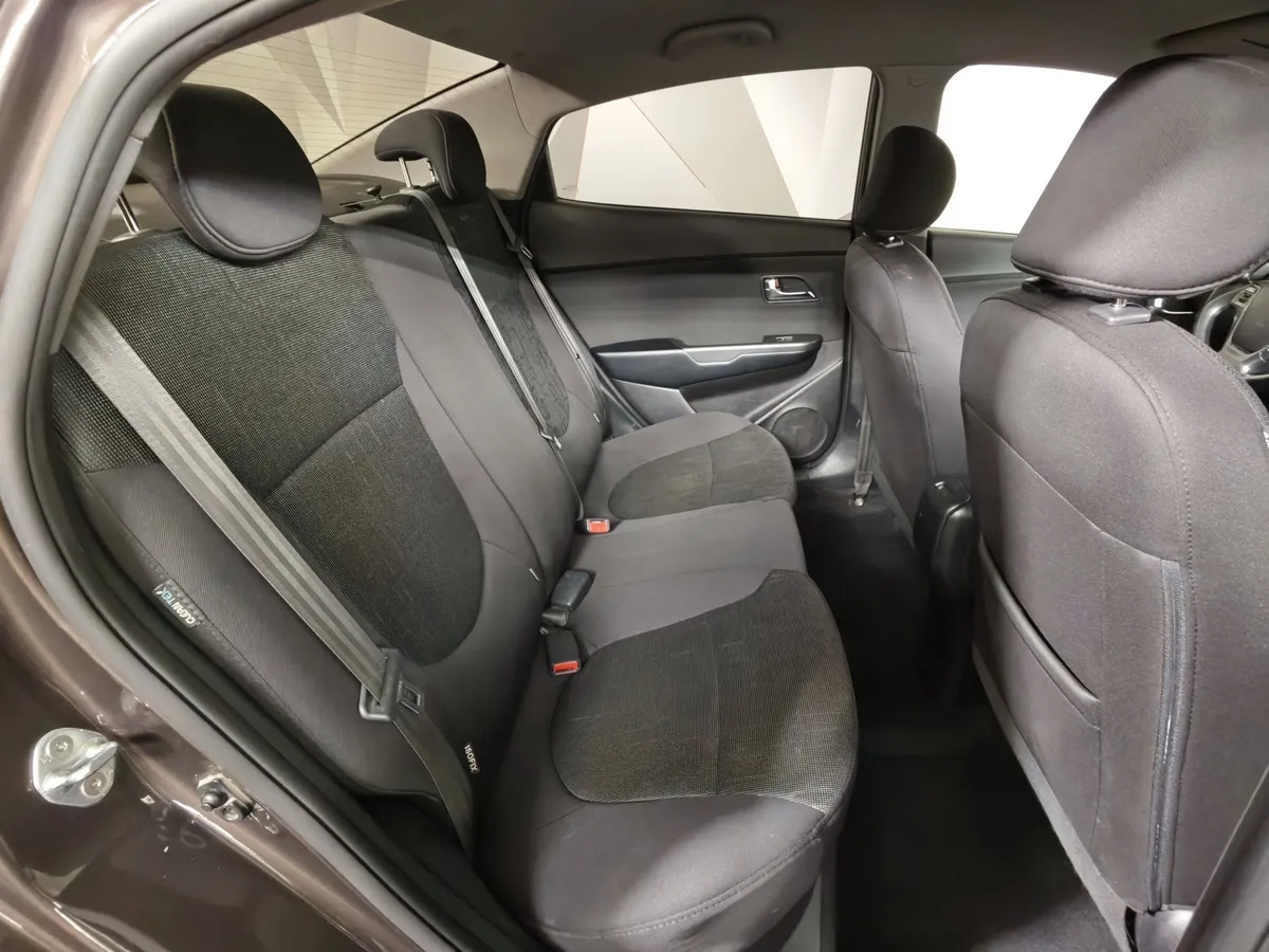 Kia Rio 1.6 AT (123 л.с.) Prestige Коричневый в АВИЛОН. Слайд №13