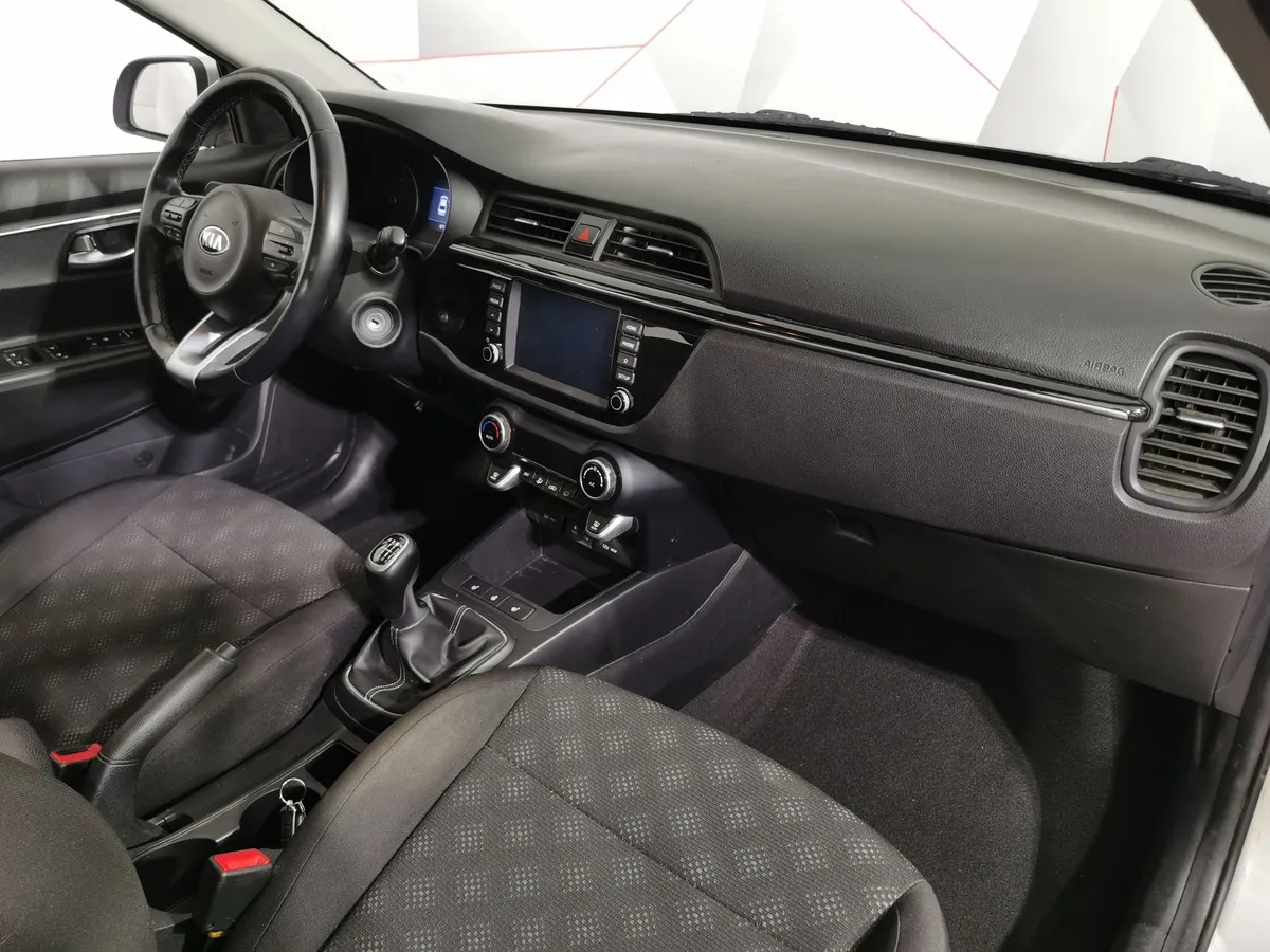 Kia Rio 1.6 MT (123 л.с.) Серебристый в АВИЛОН. Слайд №12