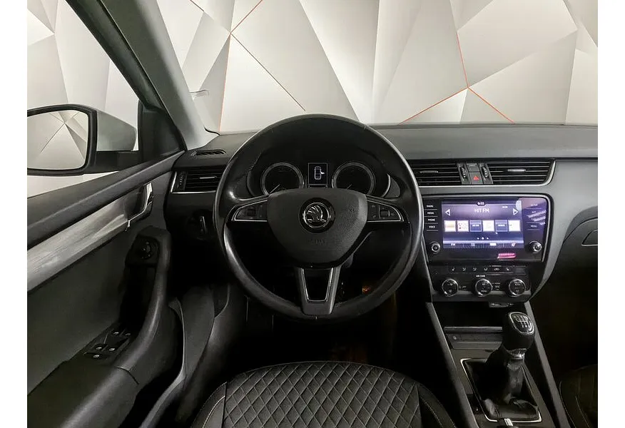 АВИЛОН - Skoda Octavia 1.4 TSI MT (150 л.с.) Hockey Edition Белый - slide 8