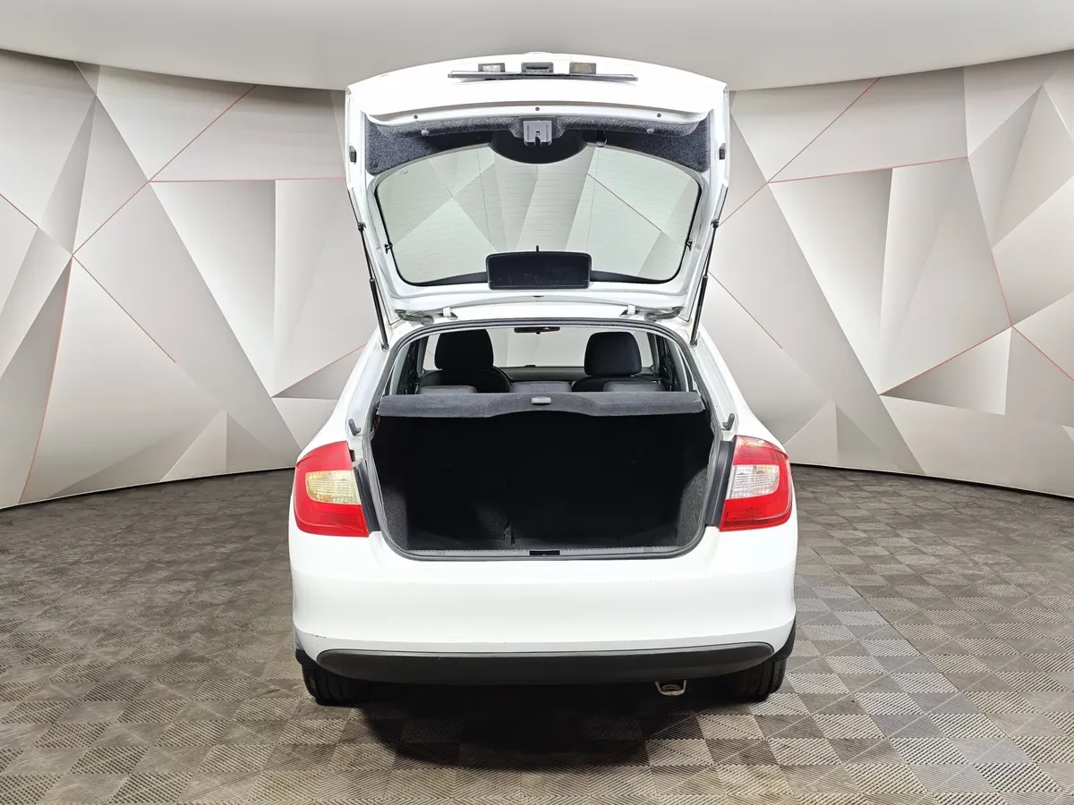 Skoda Rapid 1.4 TSI DSG (122 л.с.) Белый в АВИЛОН. Слайд №11