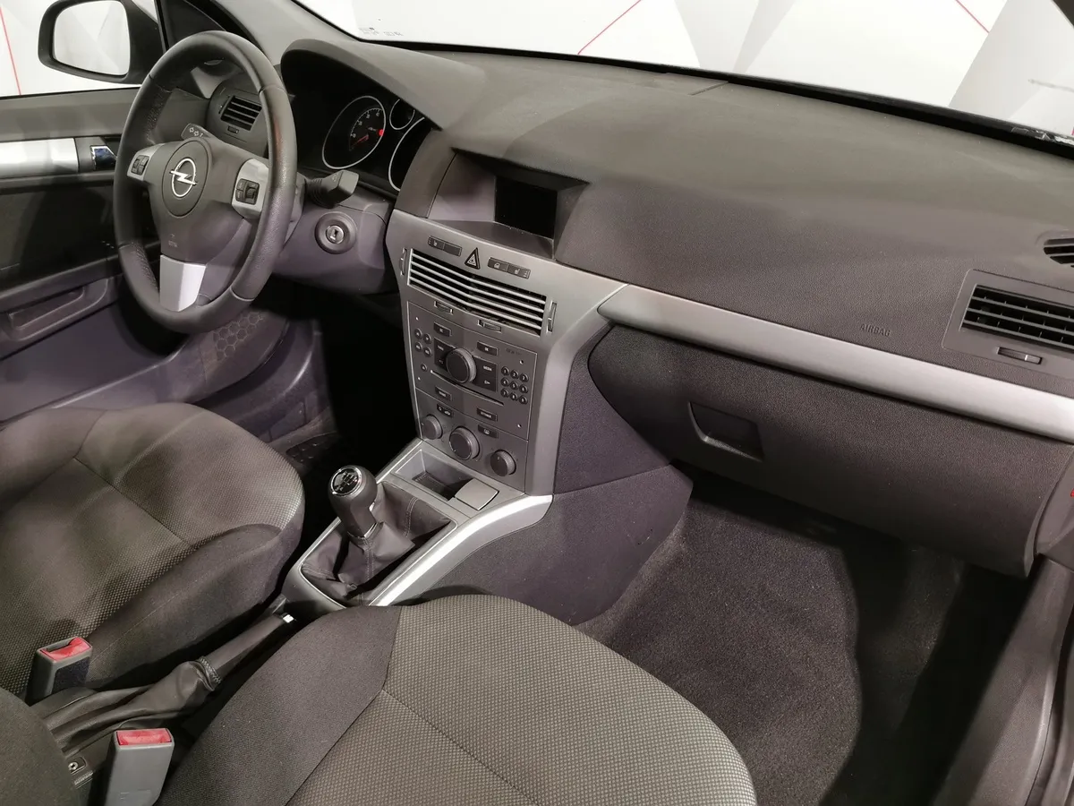 Opel Astra 1.6 MT (115 л.с.) Серебристый в АВИЛОН. Слайд №12