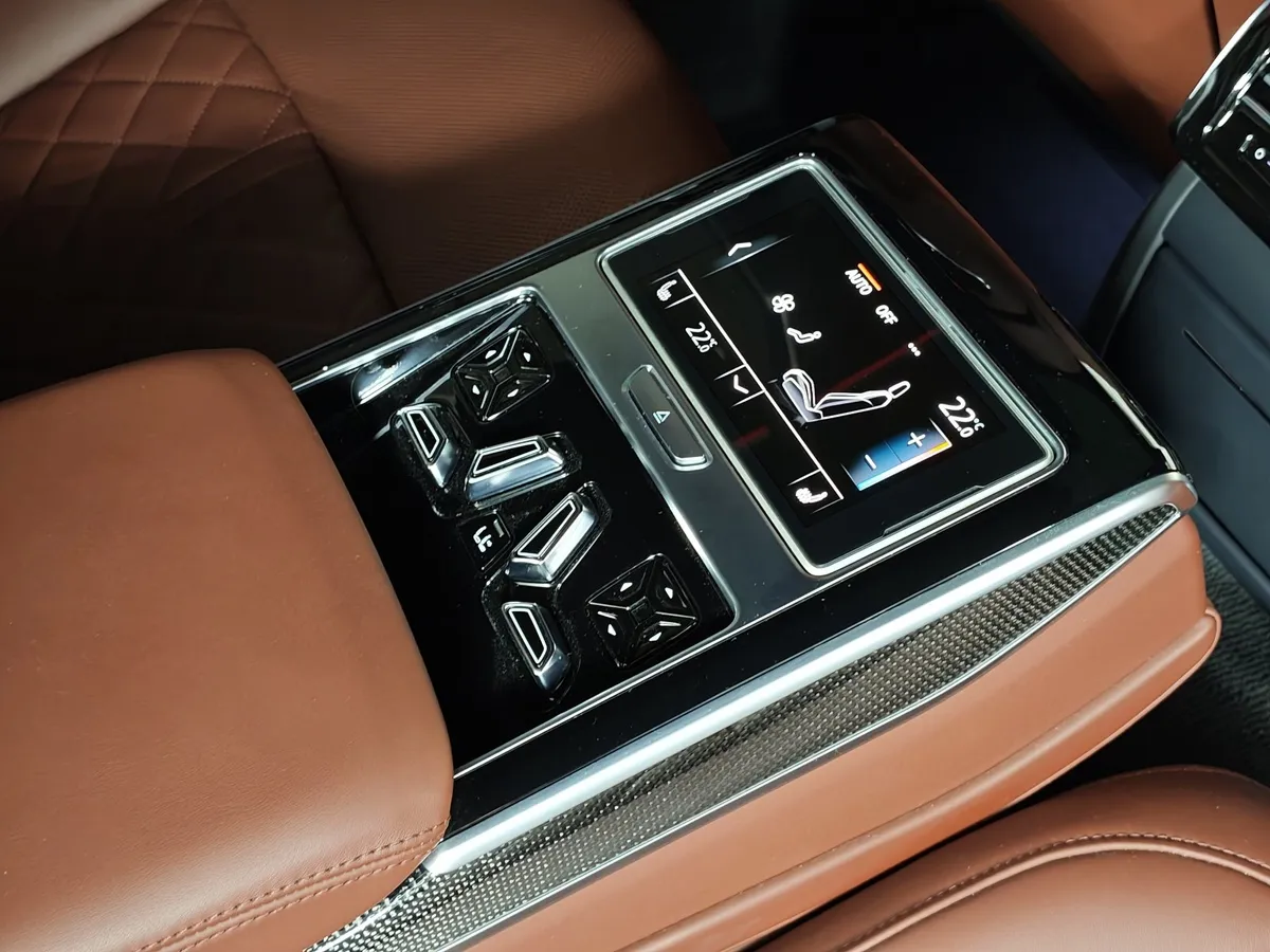 Audi S8 4.0 TFSI Quattro Tiptronic (571 л.с.) Черный в АВИЛОН. Слайд №27