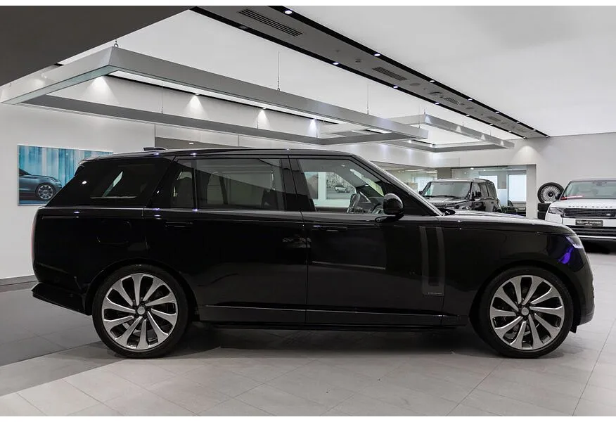 Land Rover Range Rover 4.4 P530 V8 LWB AT AWD (530 л.с.) Autobiography Черный в АВИЛОН. Слайд №3