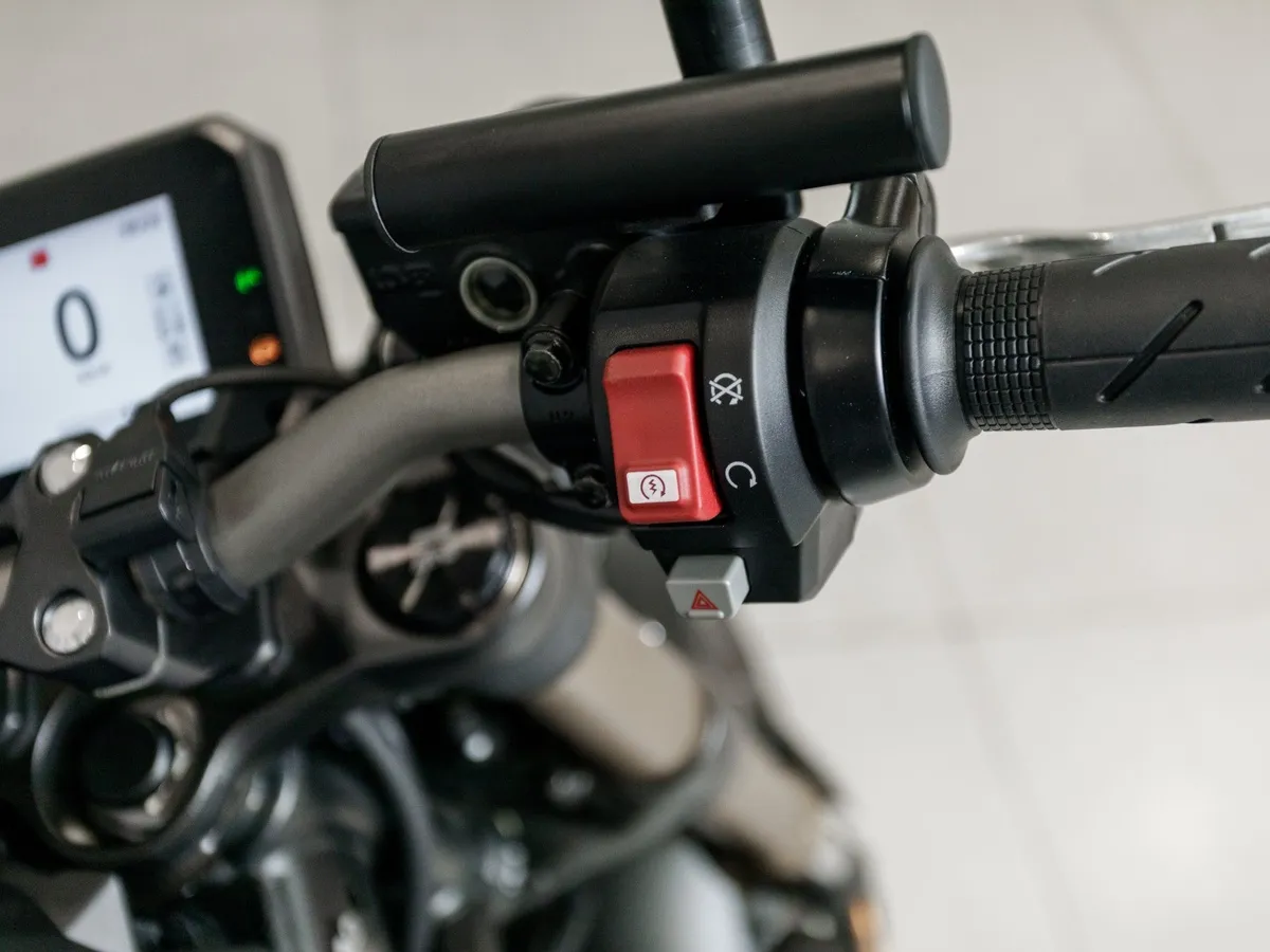 Honda CB650R CB650RA 649 см³ (95) 648 Черный в АВИЛОН. Слайд №10