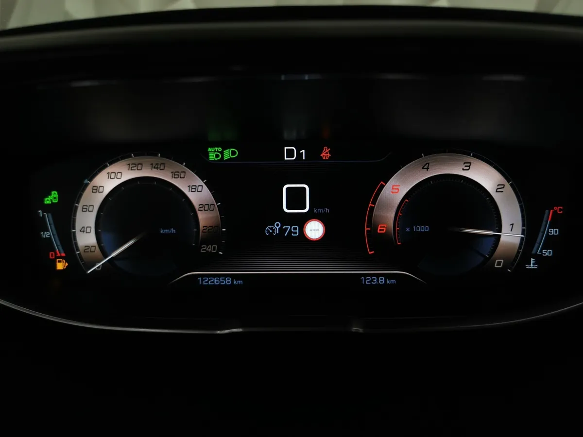 Peugeot 3008 2.0 BlueHDi AT (150 л.с.) Коричневый в АВИЛОН. Слайд №16