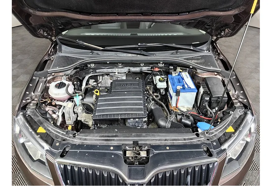 Skoda Octavia 1.6 MPI MT (110 л.с.) Коричневый в АВИЛОН. Слайд №11