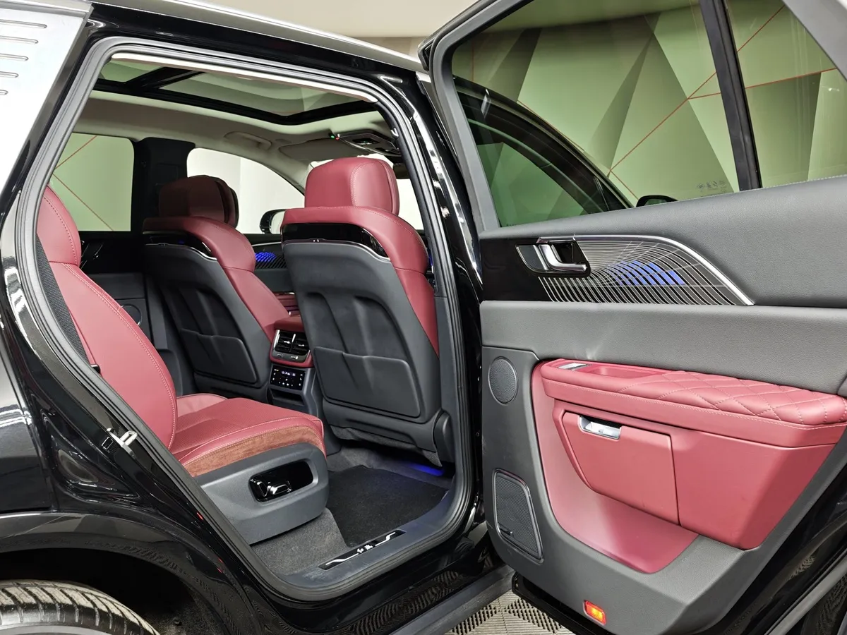 Hongqi E-HS9 AT 4WD (551 л.с.) 6 мест Делюкс Черный в АВИЛОН. Слайд №26