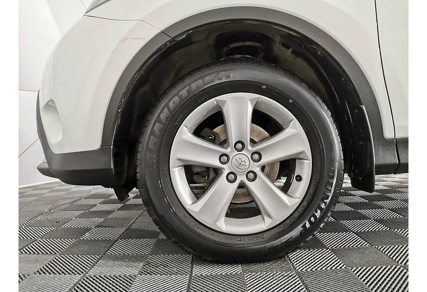 Toyota RAV4 2.0 MT AWD (146 л.с.) Белый в АВИЛОН. Слайд №9